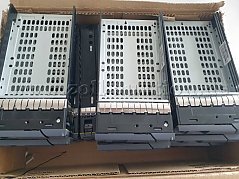 Übersichtsaufnahme. NetApp 111 – HDD Caddy 3,5 Zoll. 20 Rahmen.