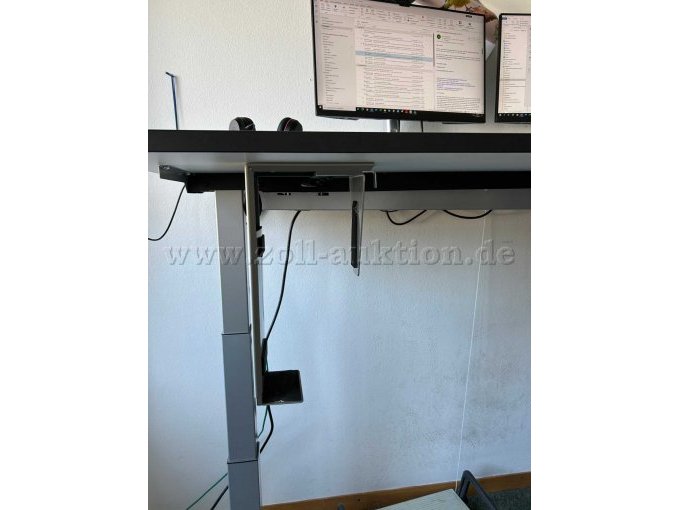 PC-Halterung montiert