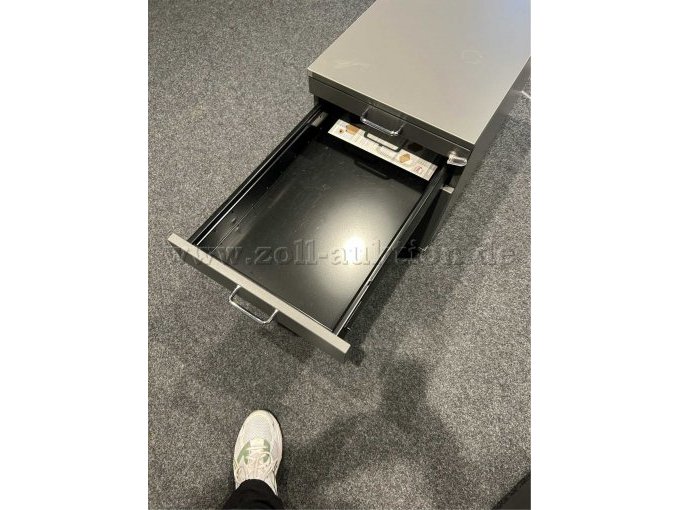 Rollcontainer geöffnet
