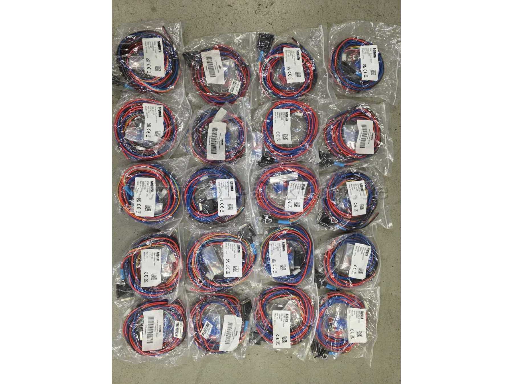 Gesamtansicht der Stromversorgungskabel