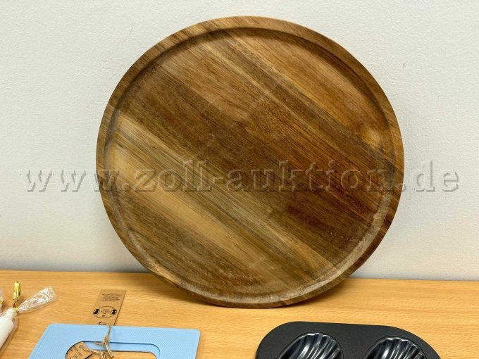 Ein rundes Holztablett von Søstrene Grene