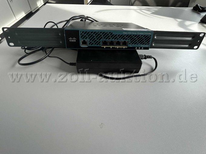 Cisco 2504 Wirless Controller Vorne plus Netzteil