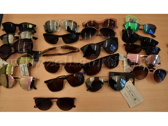 21 Sonnenbrillen verschiedener Hersteller