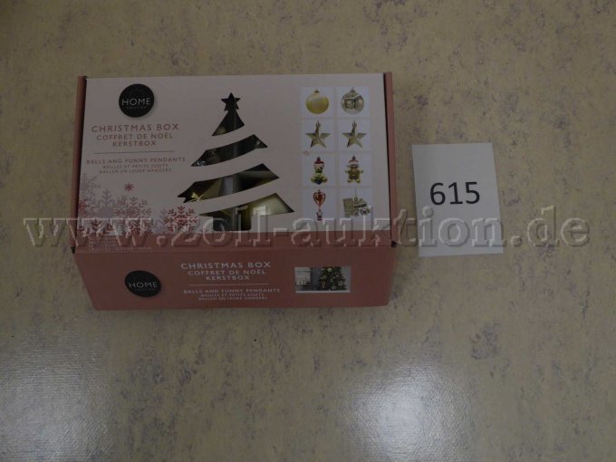 Weihnachtskugeln im Karton