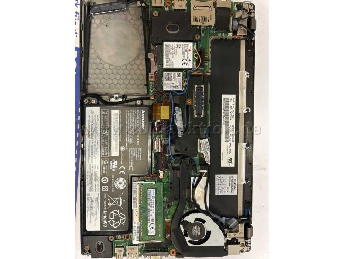 Beispieldarstellung:
LENOVO X240/250 nach Ausbau der HDD