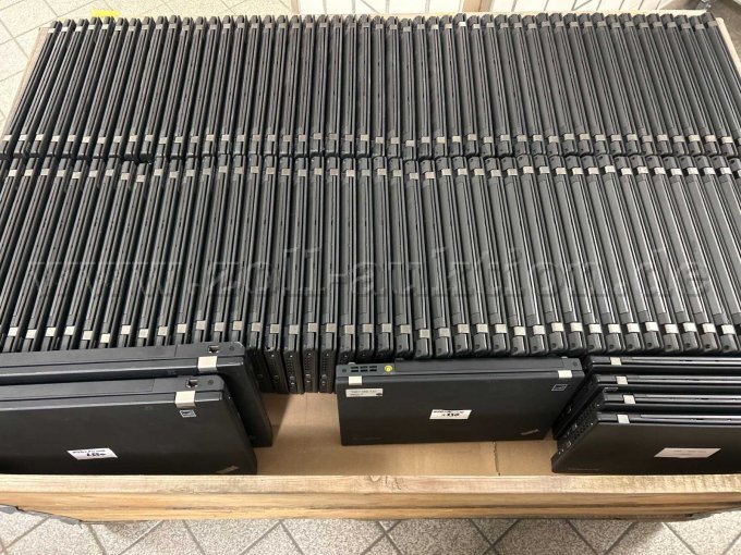 Beispieldarstellung:
228 x LENOVO Thinkpads auf Palette