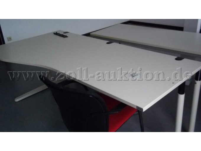 Schreibtisch, mit Werkzeug
höhenverstellbar