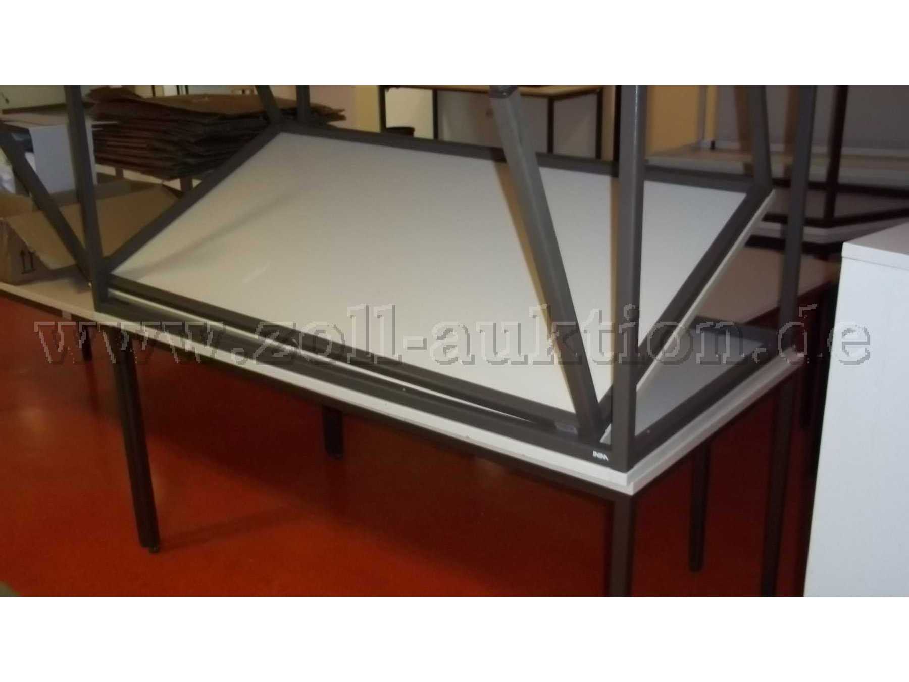 Kartenauslegetisch/Besuchert.