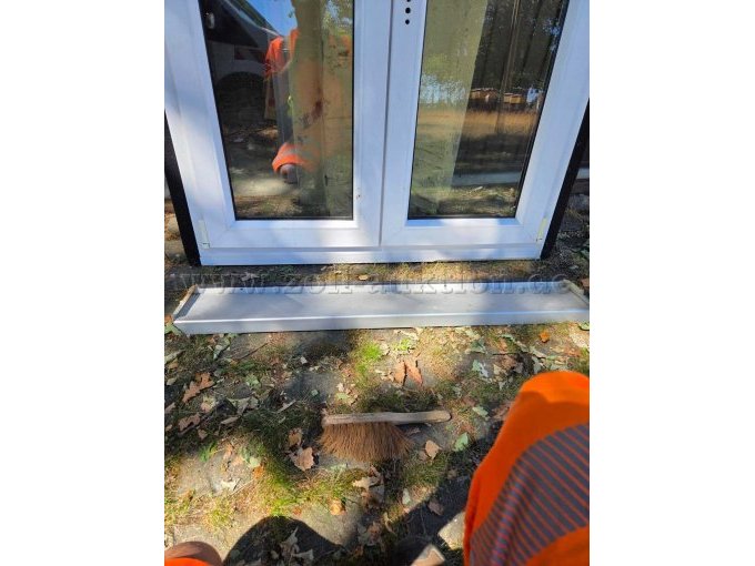 Doppelflügel-Fenster Ansicht von vorne mit Fensterbank