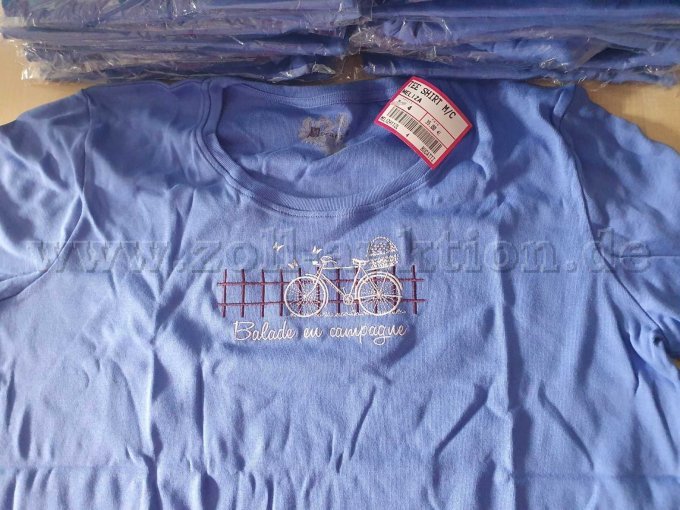 Tshirt mit einen Aufdruck und in der Größe M