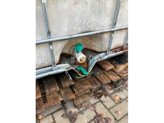 IBC_1000 Liter Ansicht Auslassstutzen defekt