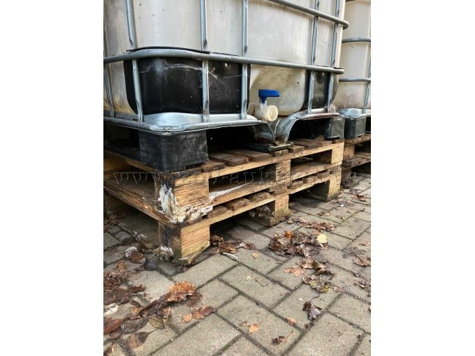 IBC_1000 Liter Ansicht Unterkonstuktion aus Holzpaletten