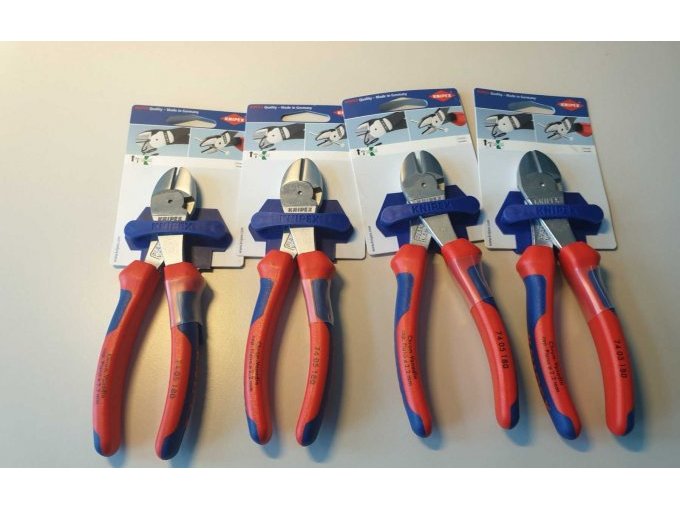 4 x Knipex Seitenschneider
(74 05 180)