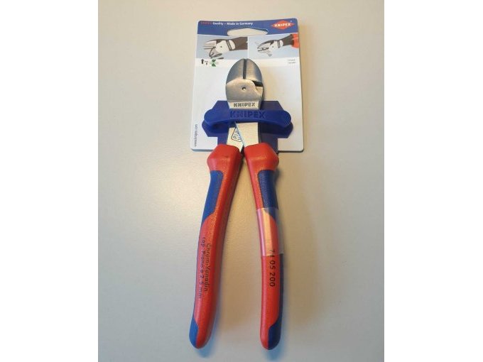 1 x Knipex Seitenschneider
(74 05 200)