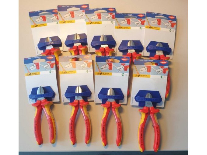 9 x Knipex Seitenschneider
(70 06 140)