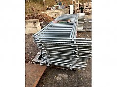 25 Stück Absperrgitter
Höhe 1,05m, Breite 2,4m, verzinkt