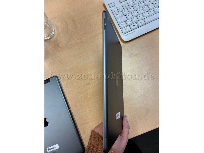 iPad von der rechten Seite, Lautstärkeknöpfe, SIM Kartenslot