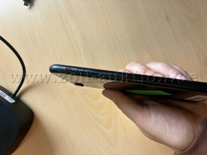 uiPhone von der linken Seite, Lautstärkenknöpfe
