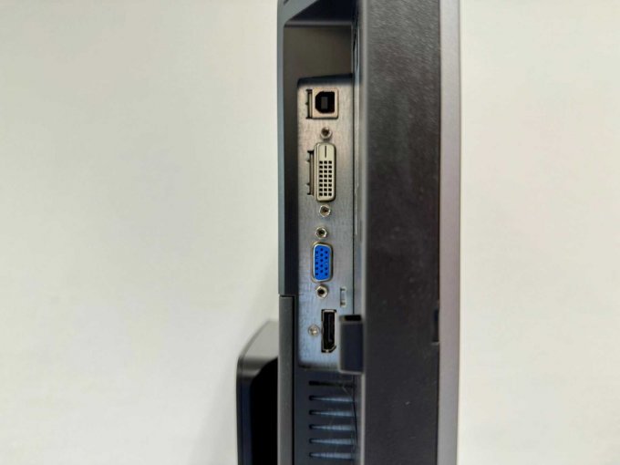 4- Business Monitore „HP Elite Display E241i“ Anschlüsse