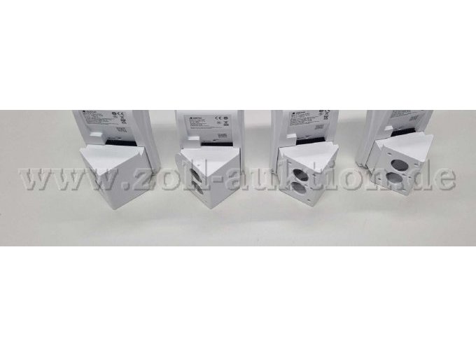 Beispielhaft 4 Geräte ausgepackt Rückseite