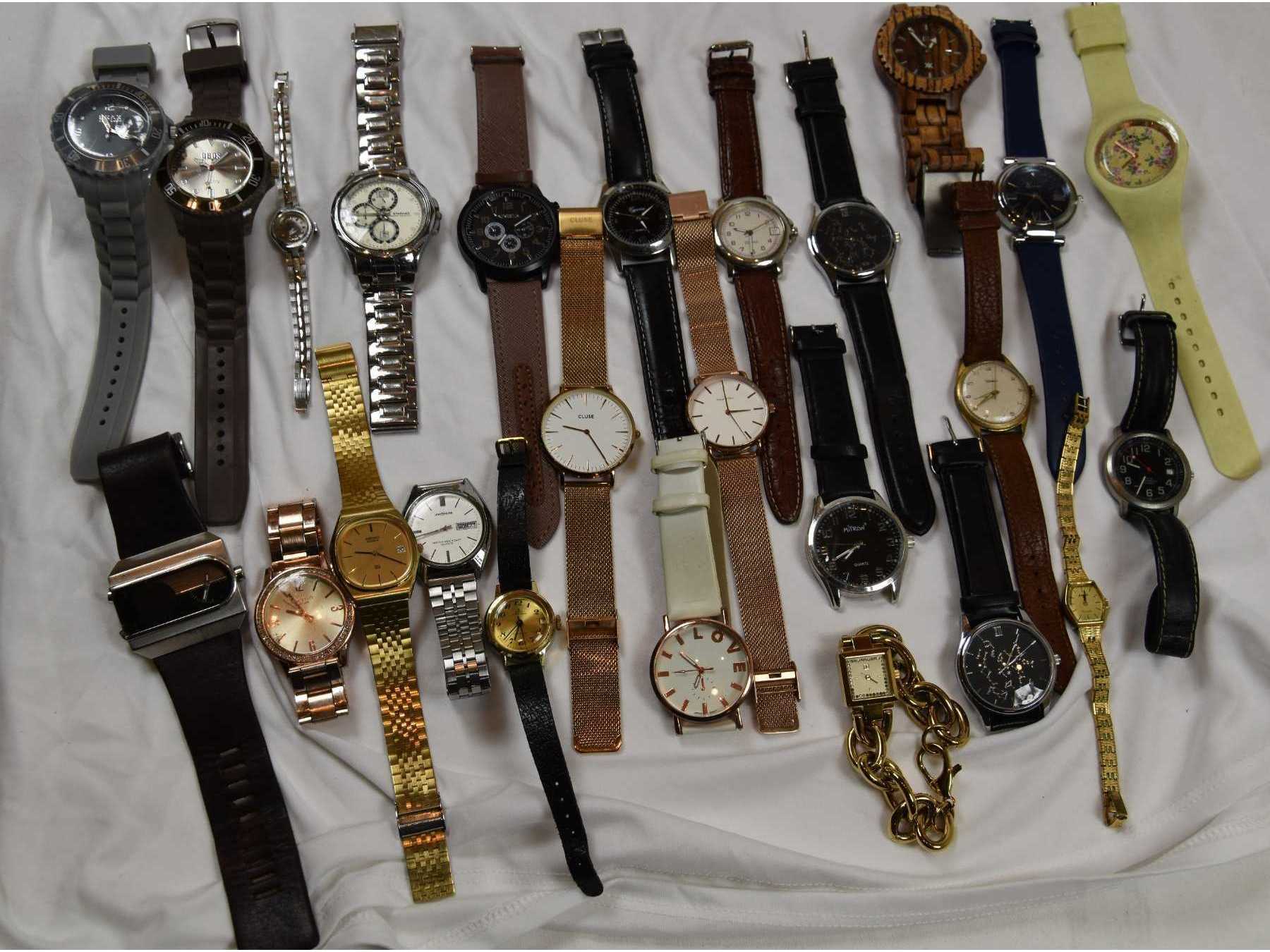 25 gebrauchte Uhren der Hersteller „Seiko“, „Cluse“ u.w.