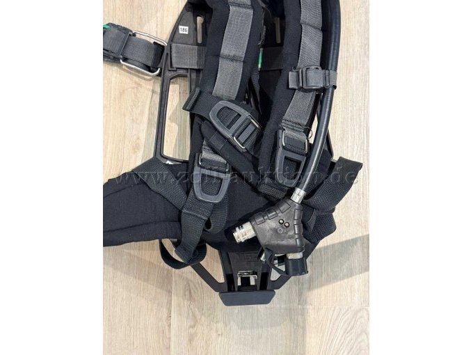 Atemschutzgerät MSA  AirGo Tragegurte und Anschluss