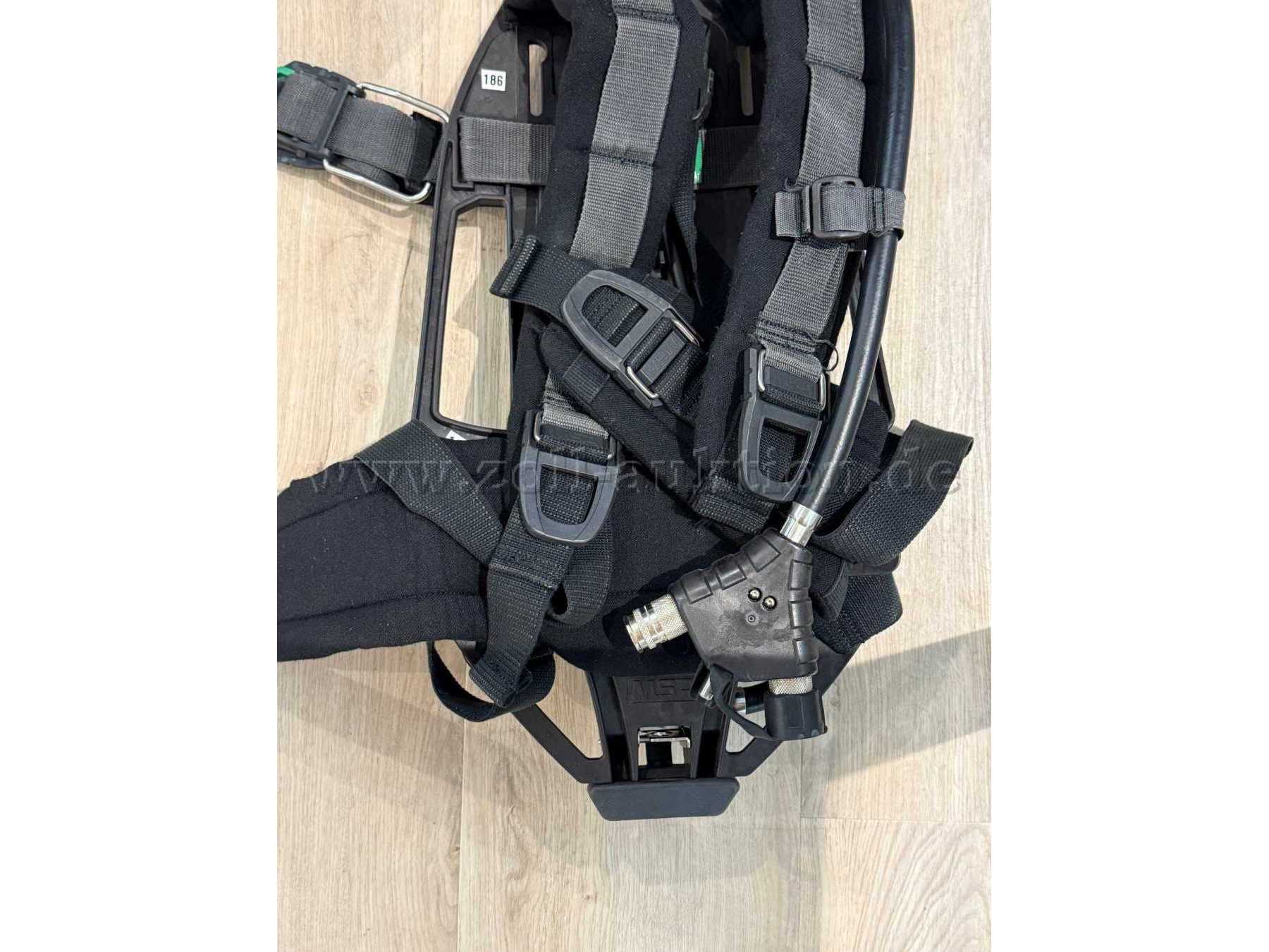 Atemschutzgerät MSA  AirGo Tragegurte und Anschluss