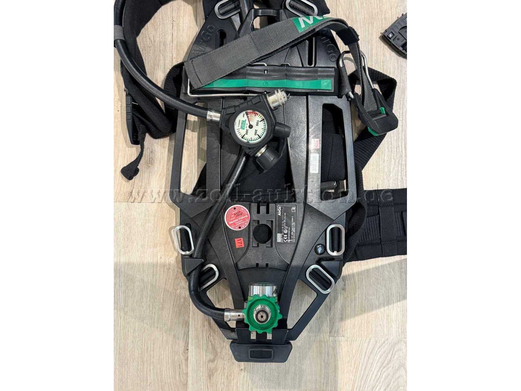 Atemschutzgerät MSA AirGo mit Gurt und Druckanzeige