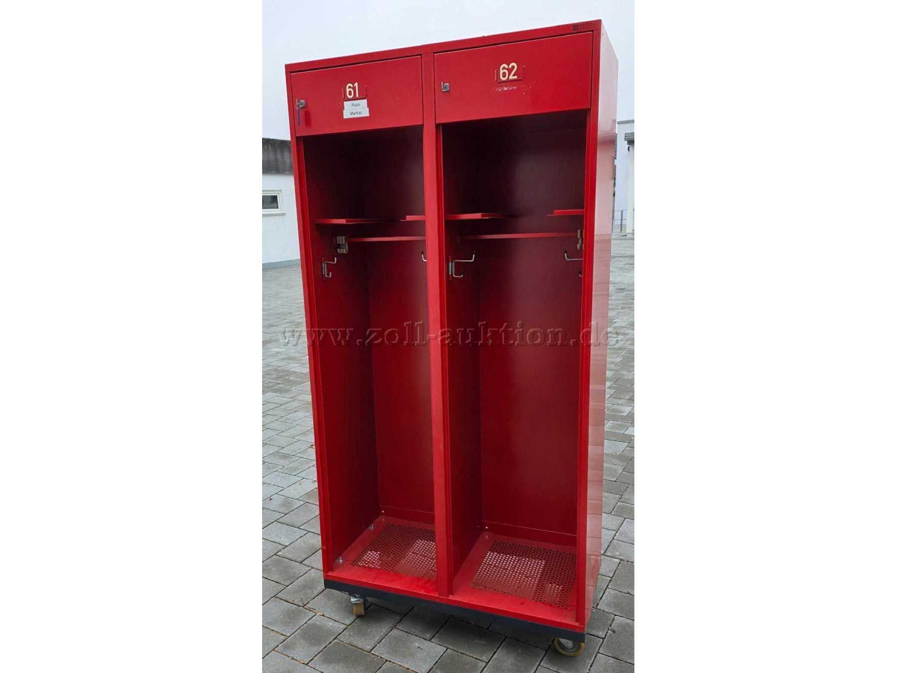 zweier Abteil Spinde mit abschließbarem Fach