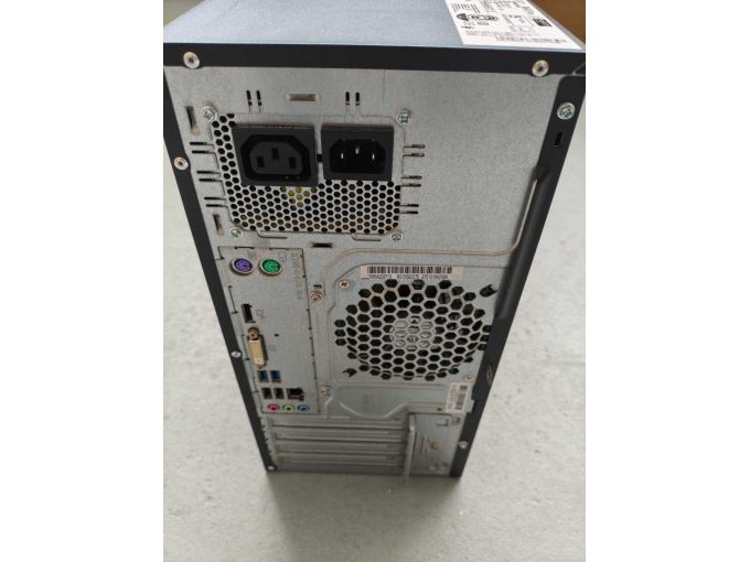 Ansicht von hinten mit Anschlüssen