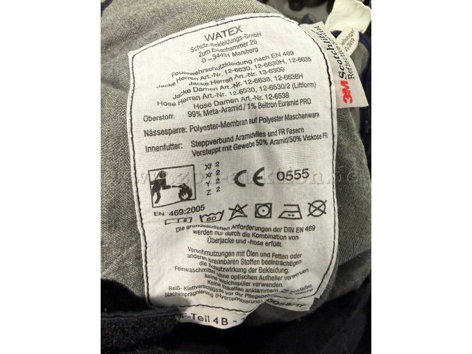 Etikett 2
zwei Hosen diesen Typs