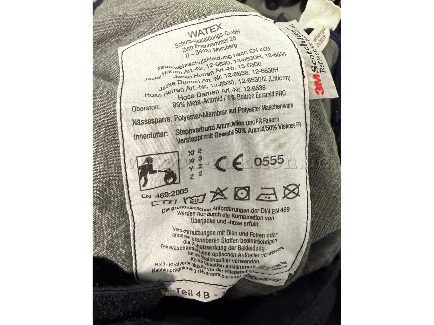 Etikett 2
zwei Hosen diesen Typs