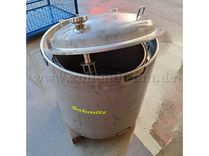 Saugbehälter mit geöffnetem Deckel