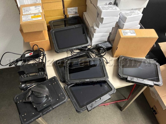 Tablets und Zubehör mit Originalverpackung