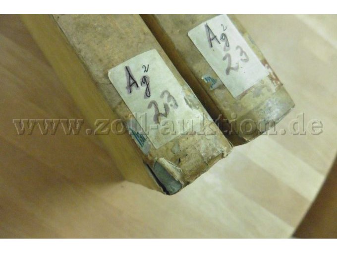 Buchrücken beschädigt