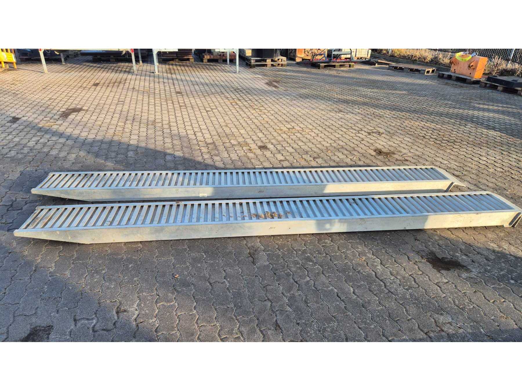 Alurampen von der Seite