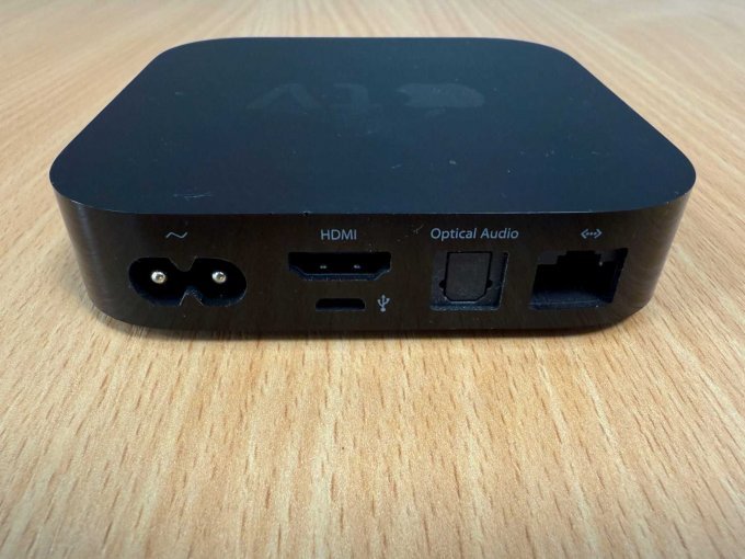 Apple TV (3. Generation) Modellnummer A1469 
Ansicht der Anschlüsse