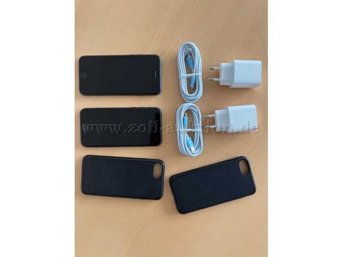 2 x iPhone 8 inklusive Schutzhülle und Netzteil