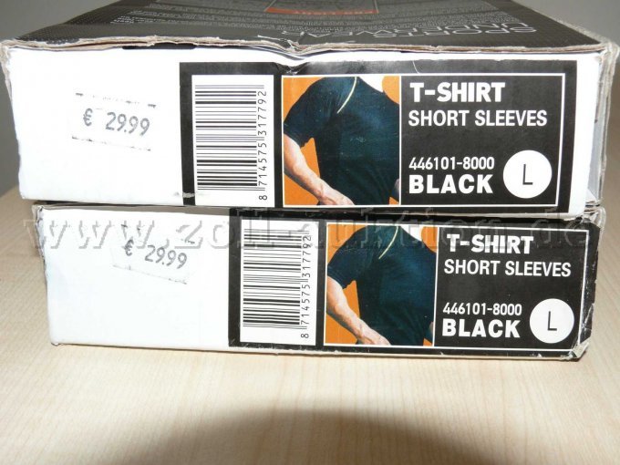 Shirts in Originalverpackung