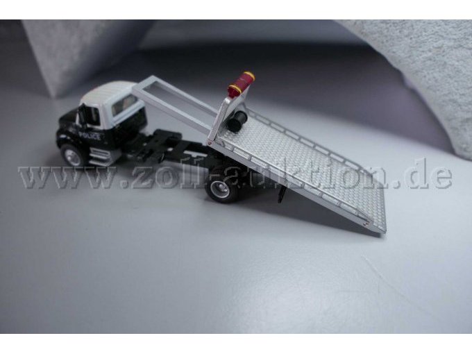 Boley Abschleppwagen Police USA Ansicht von der Seite