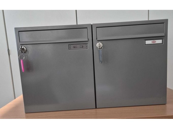 Briefkasten Vorderansicht (2 Stück) mit Schlüssel jeweils