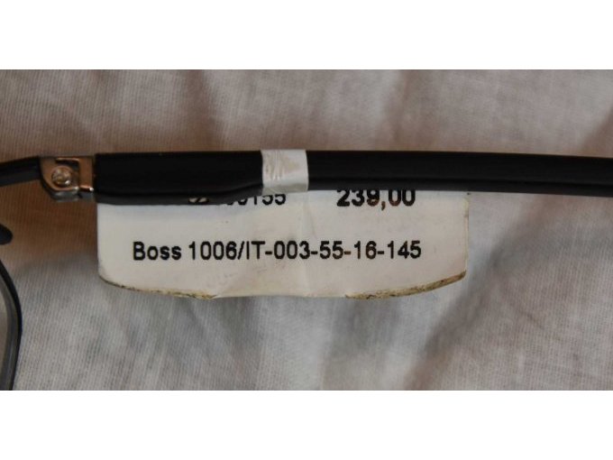 Sicht auf die Seriennummer und Preisschild