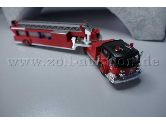 Busch Feuerwehr Leiterwagen La France Ansicht von der Seite