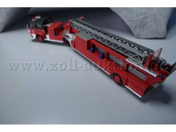 Busch Feuerwehr Leiterwagen La France Ansicht von der Seite