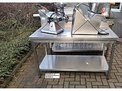 Edelstahltisch mit Grundboden/Aufkantung
140x70x96 cm