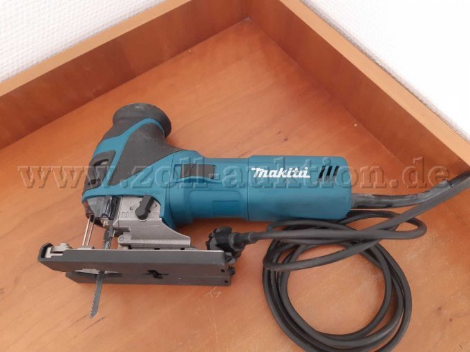 Seitenansicht der Stichsäge von Makita