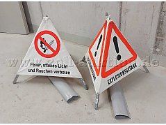 Ansicht Faltsignale zur Warnung vor Gefahren aufgestellt