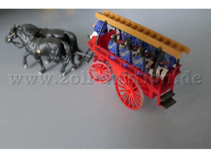 Feuerwehr Mannschaftswagen Modell Preiser 30427 mit Fuhrwerk Ansicht von hinten