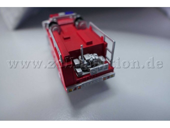 Gerätewagen Feuerwehr Ansicht von hinten