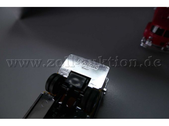 Praline Feuerwehr Pumpenwagen La France Ansicht von unten